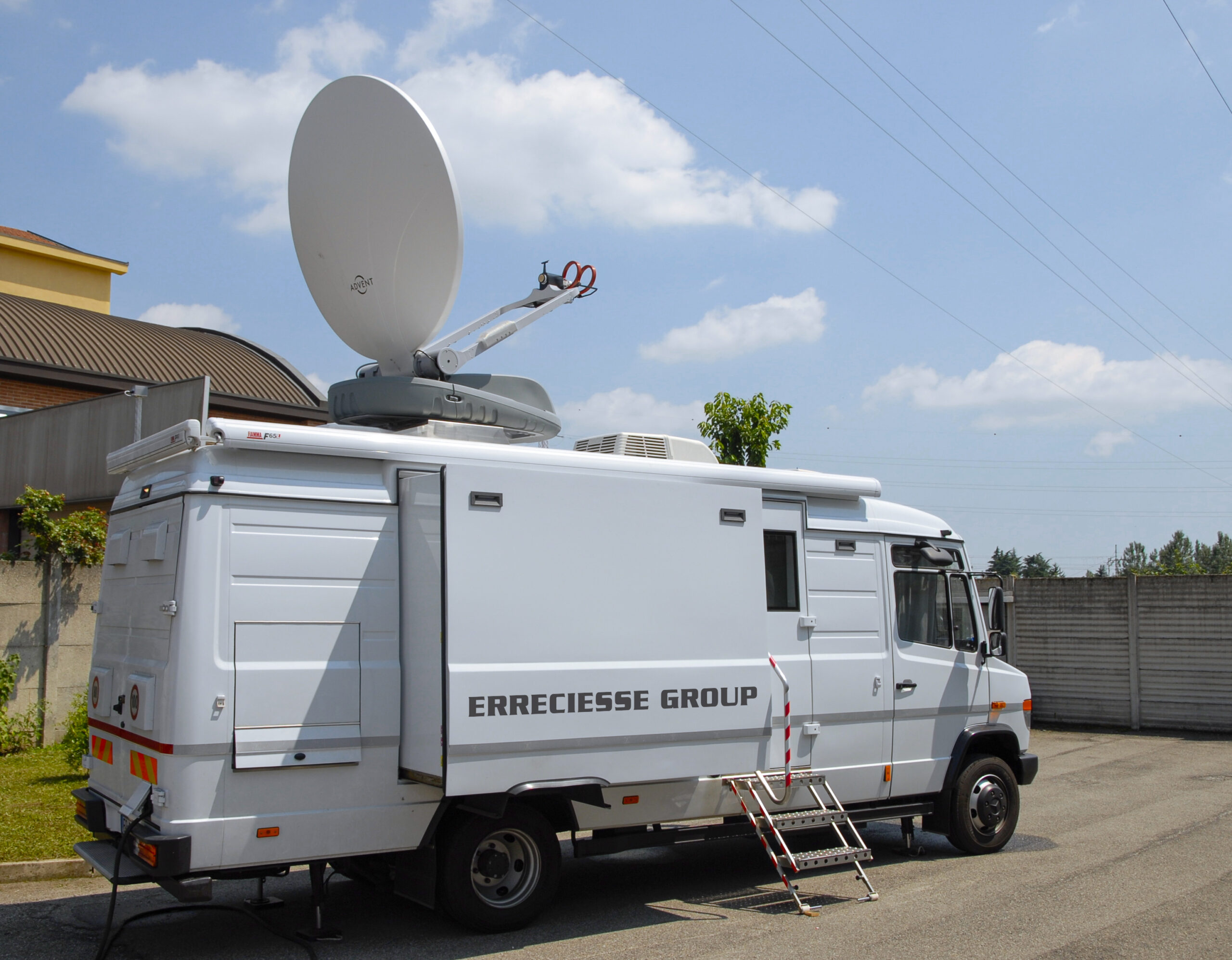 OB-van with Up link Esterna 8 HD